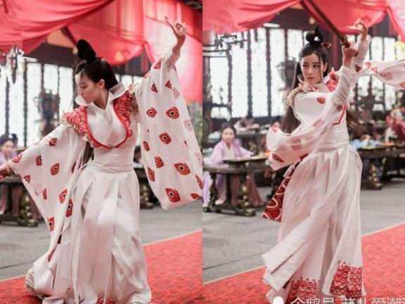 迪丽热巴穿绣花裙搭太惊艳,大秀古典美,网友:气质真的很重要!