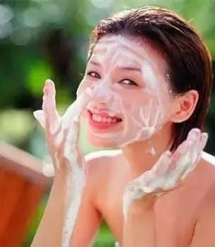 许多人不知道螨虫怕什么，3招皮肤变成“无痘肌”