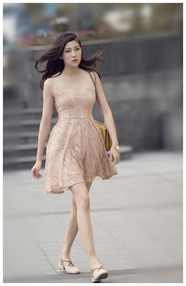 街拍：图1复古时尚，图2性感撩人，图3优雅大方！