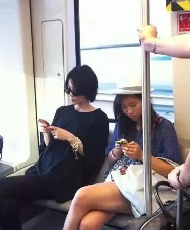 王菲和袁泉气质出众的秘诀：花几十万整容不如先解决这些？！