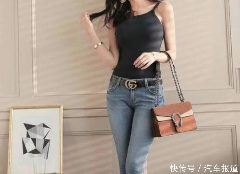 靓丽好看的牛仔裤美女，彰显潮流的气息，养眼上镜！