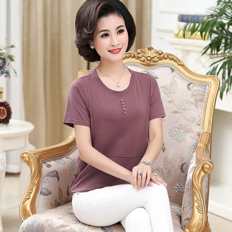 妈妈，秋天从不穿高跟鞋!平底鞋搭配套装，显瘦又减龄