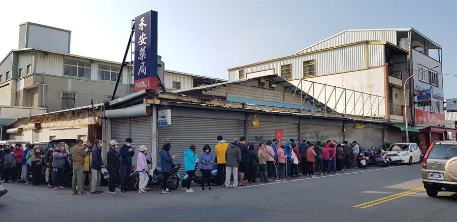  「够用」民进党捐1000万片口罩给海外，台湾口罩够用吗？网友给答案