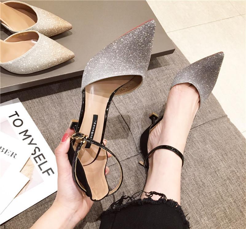 高跟鞋别穿去年的了，扮靓清爽一款倾心，把控潮流新导向