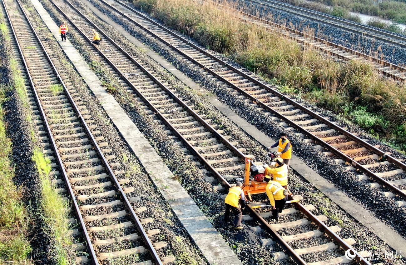  铁路线路：中欧班列的护航者