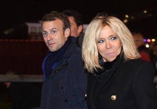 65岁法国第一夫人:黑色紧身皮裤显腿长，深夜出行一脸憔悴!