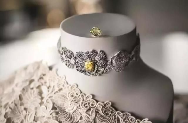 百年绝美再现，只为唤醒对蕾丝的无限遐想