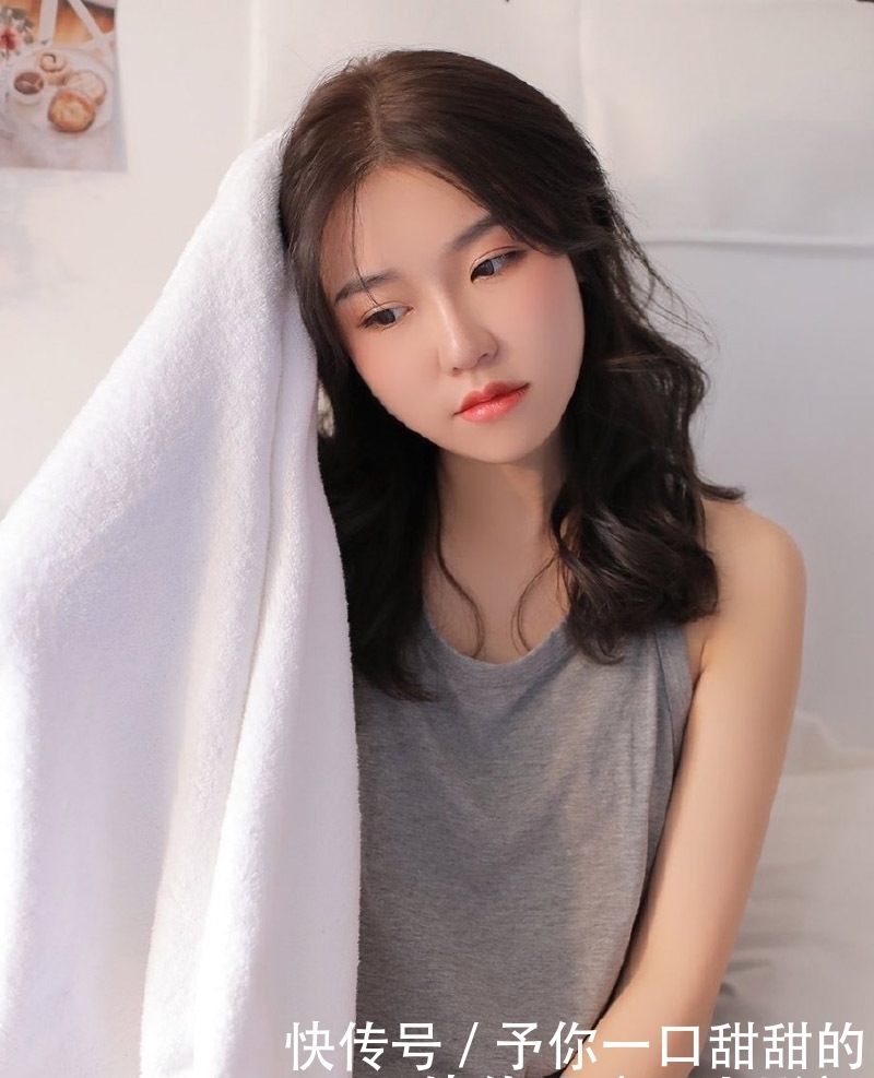 写真■背心热裤美女长腿撩人私房写真