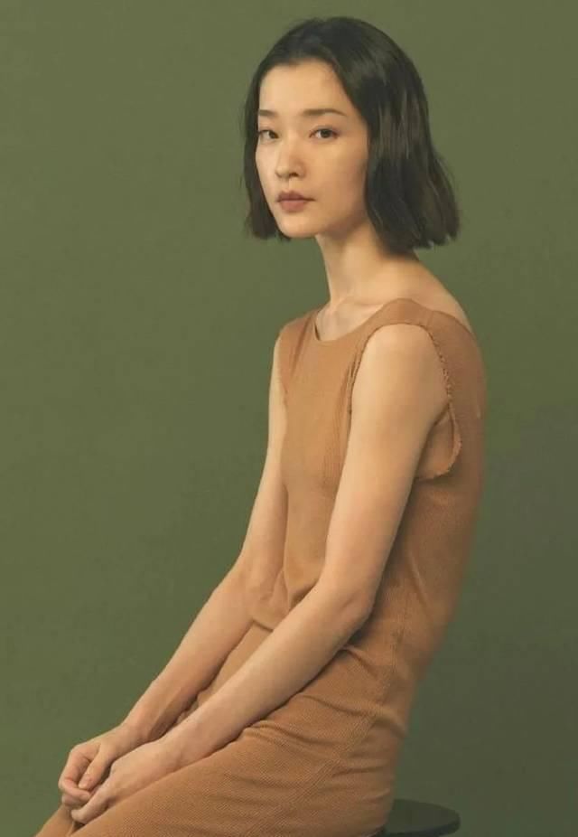  『妹纸上身』平胸妹子才算是真高級，穿着打扮看上去就太贵，羡慕嫉妒哭！