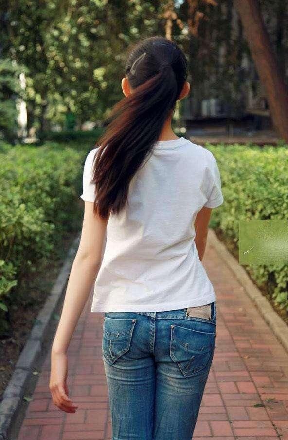 紧身牛仔裤，与众不同的美，既时尚潮流又不夸张