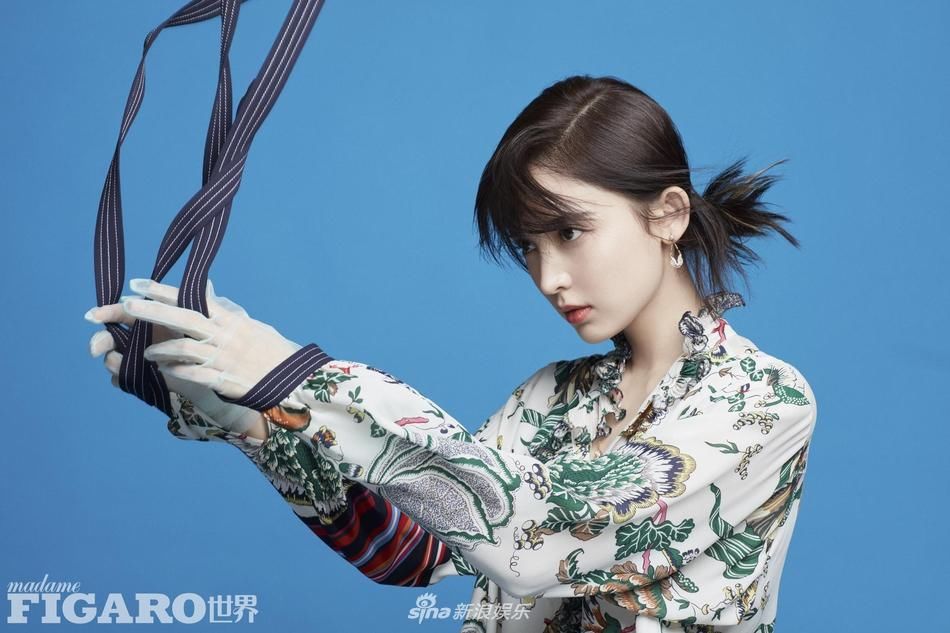 组图：娜扎透视装秀窈窕身材 清淡素雅仙气足