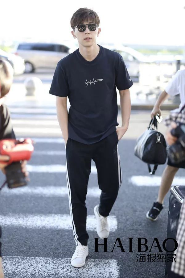 朱亚文女儿这么可爱!关晓彤鹿晗都见过家长了?【海报街拍】