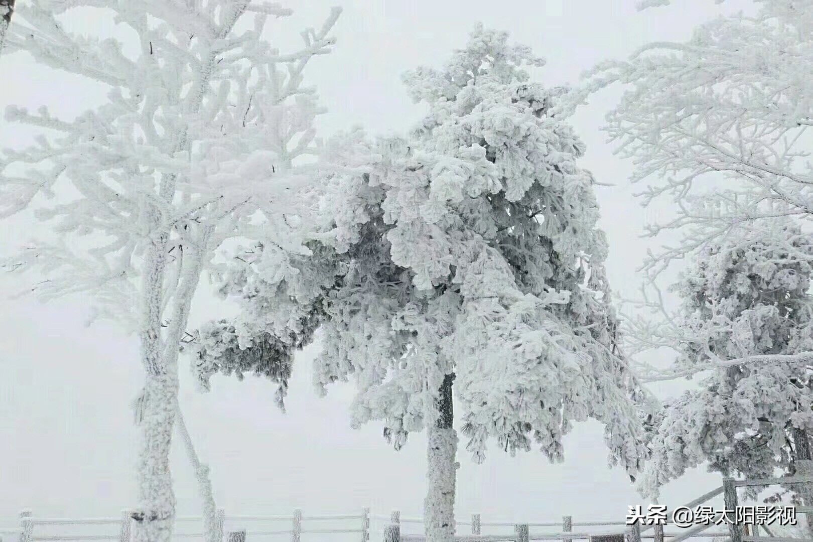 白雪皑皑的天河大峡谷