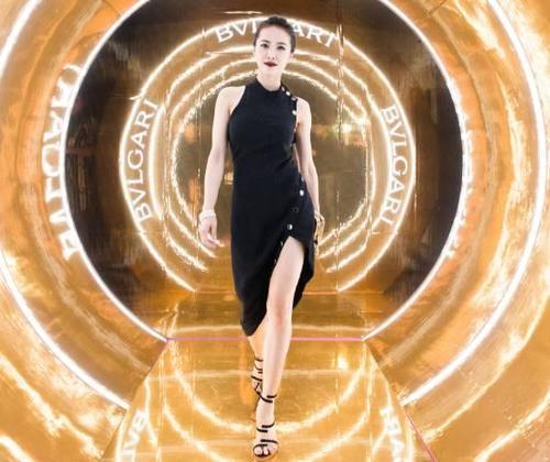 蔡依林穿开叉裙，白百何穿开叉裤，露腿才时髦啊！