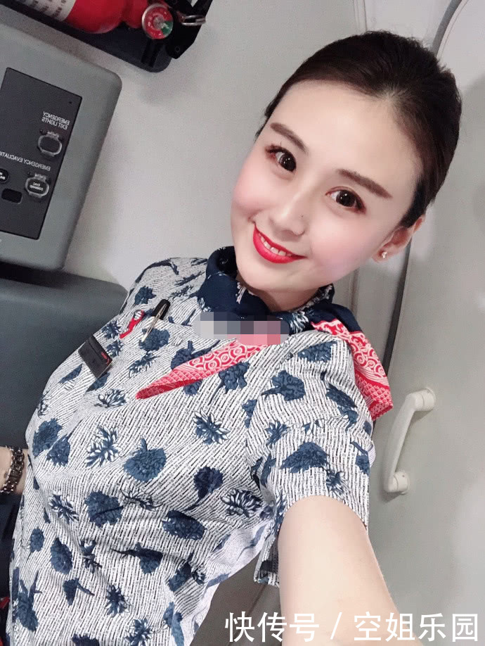 为何空姐在大街上，也喜欢穿着“制服”，网友：看完心疼了