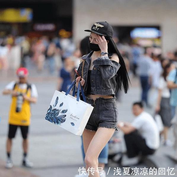 #小姐姐#美女鞋子消失像天鹅跳,这腿不是一般长呀!都是猪油惹的祸