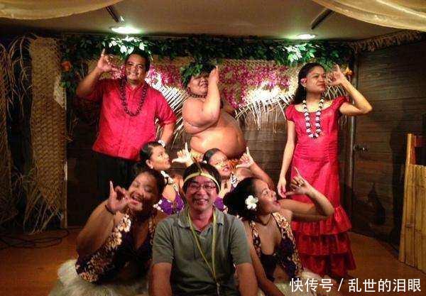 这个小国与日本关系最好,说日语用日本旗,至今