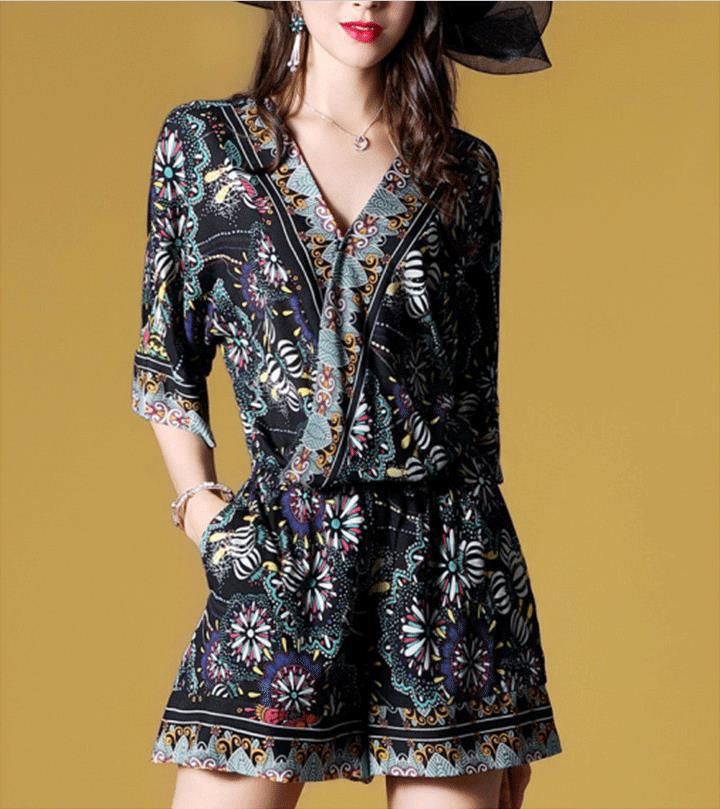 女人长得不好看，别穿小衫配白裤!瞧瞧下图女人这种穿法，洋气