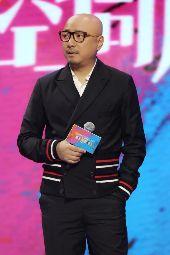 蔡徐坤居然撞衫徐峥, 同为“顶级流量”, 这个C位好难选!