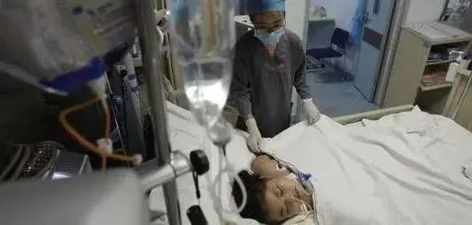  生完孩子|29岁产妇喝下百草枯，重症监护室一天一万，三天后丈夫放弃治疗