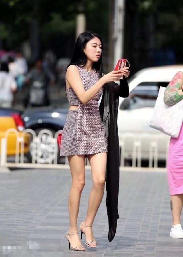 美女小姐姐时尚美丽出众魅力，迷人身材霸屏!