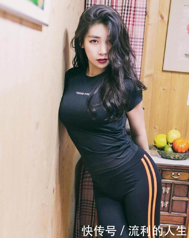 美丽时尚的打底裤美女，呈现视觉美感，魅力十足！