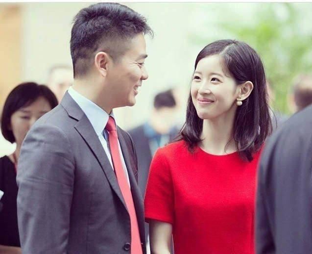 继刘强东事件后,王思聪又蹭热点了!网友调侃:这一次我支持校长