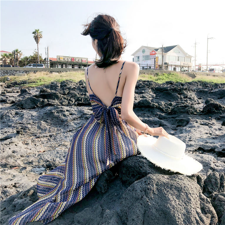 如今的美女真大胆!穿着性感不露真心美，十个男人九个痴迷