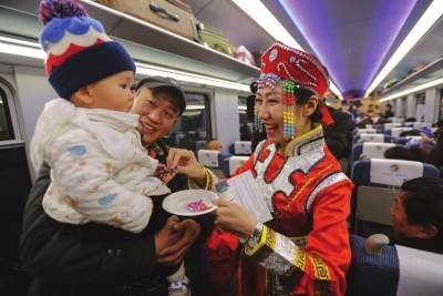 “绿巨人”动车组首秀兰渝铁路