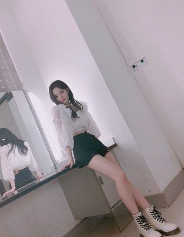 各路明星短裤秀长腿,鞠婧祎的最美,杨幂的最细,迪丽热巴的最闪