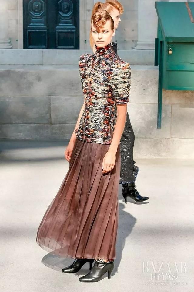 塞纳河倒映的Chanel高定，流淌的是左岸的旧时光