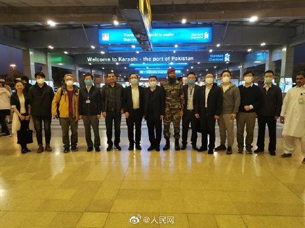  中国@中国蝗灾防治工作组抵巴基斯坦