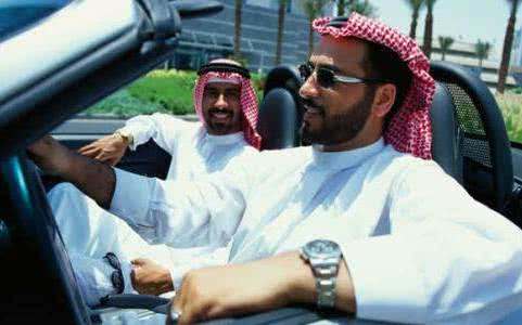 拿着1万块钱人民币去迪拜游玩，可以在迪拜玩上多少天呢？