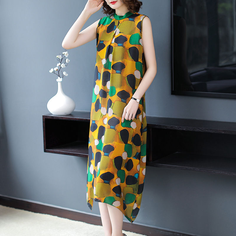 立秋到了,瞧瞧刚刚上新的连衣裙,独特迷人,上身白嫩漂亮飞起来