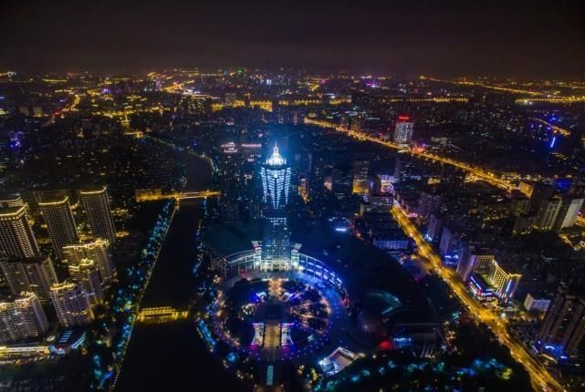  【重庆】中国最热城市：重庆毫无意外的登顶，紧跟其后的杭州，