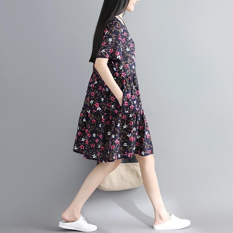 火爆夏季的波点裙,70后阿姨穿上身也毫无违和感,显得人更美