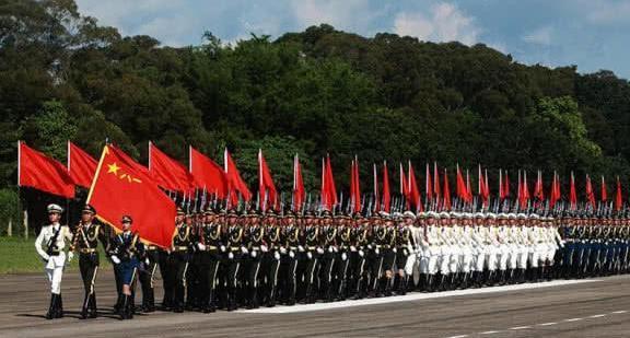 中国阅兵史上唯一的失误：无一人指责，还赢来全世界人的尊重！