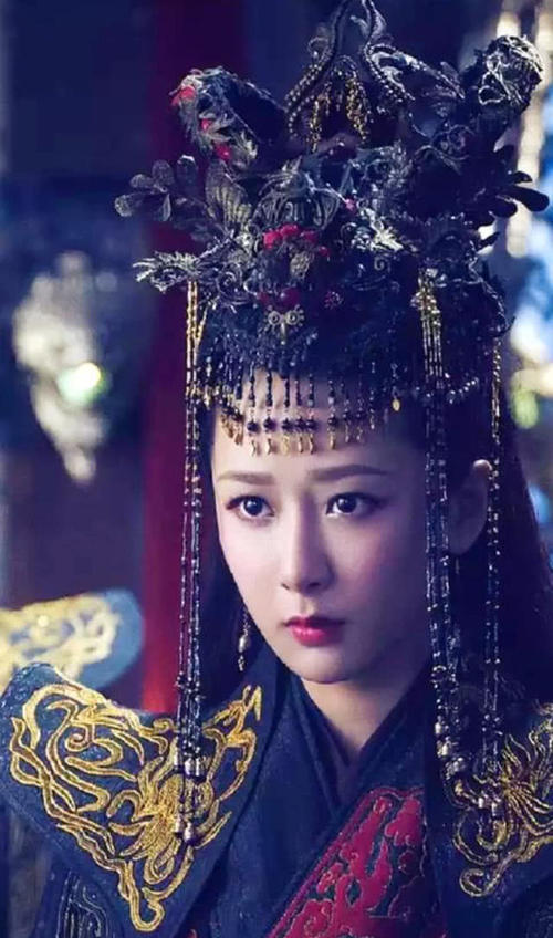 《香蜜沉沉烬如霜》杨紫十六套衣服，第九套最美，最后一套最朴素