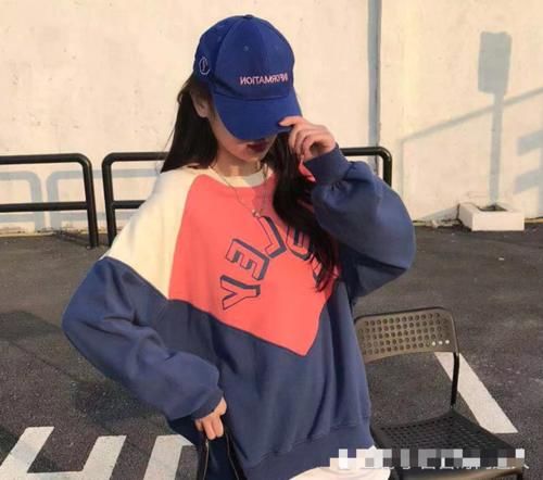  『试试』建议00后：卫衣别总搭匡威，腻土！试试“扎染鞋”校花看了都眼红！