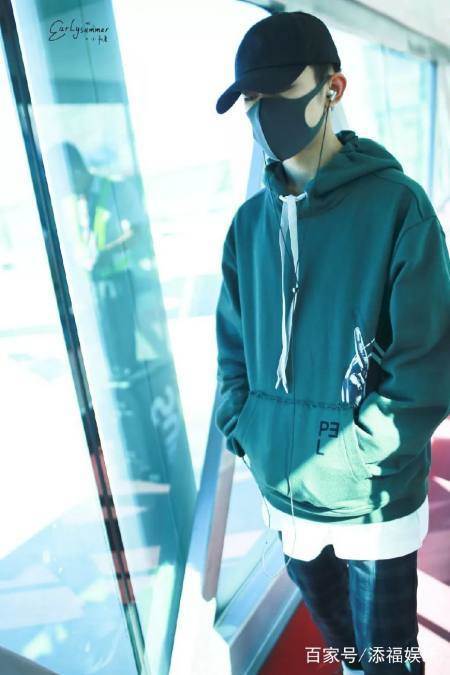 易烊千玺专程去见王俊凯，脸上却长了疙瘩，粉丝：都怪胖虎！