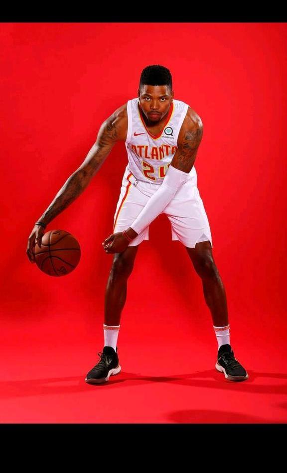 飞人,林书豪领衔老鹰新赛季定妆照