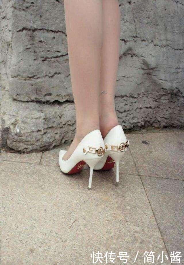 现在这个时节，当然少不了一双时尚高跟鞋