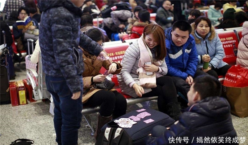 为何火车能开几天几夜，而高铁在深夜却要停运？列车长说出内幕