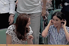 大咖名媛齐聚温网，抖森、卷福等英伦男神，穿衣甩新F4几十条街…