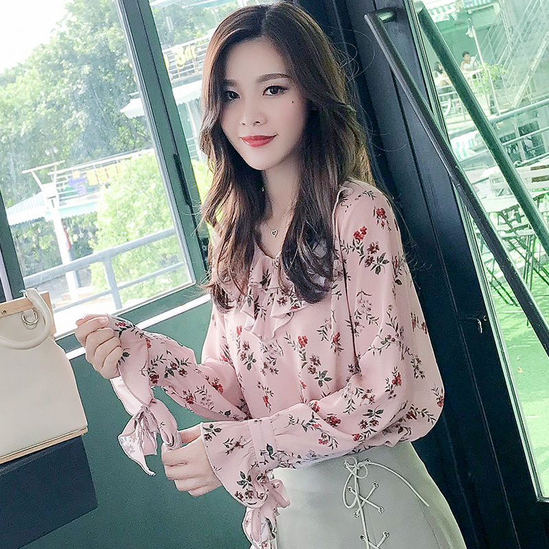 被姐姐身上的“秋装”，一眼吸引，原来今秋流行这么穿，太美嫩了