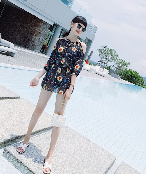 小姐姐韩式比基尼，泳池旁大秀完美性感身材！