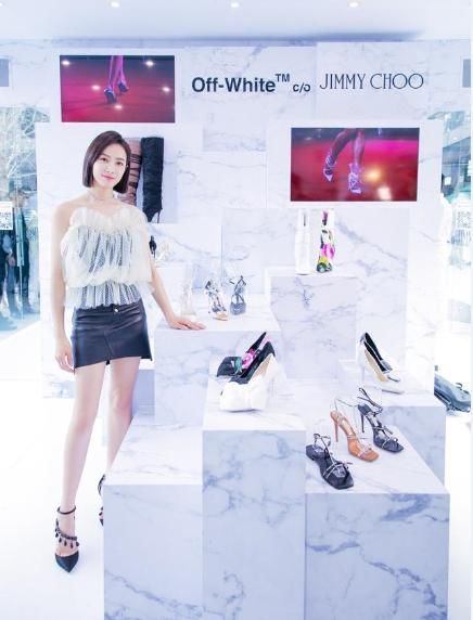 娜扎这双公主鞋，让宋茜刘亦菲自愧不如！同款不同色差距这么大！