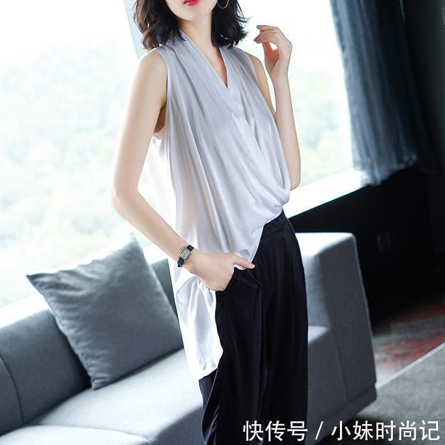 【女性】身为职场女性,在衣品上穿法要带点灵动性,比如穿套装就很精神