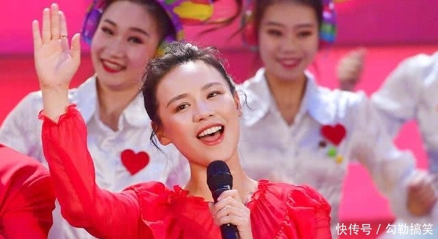 春晚白岩松朗读什么时间