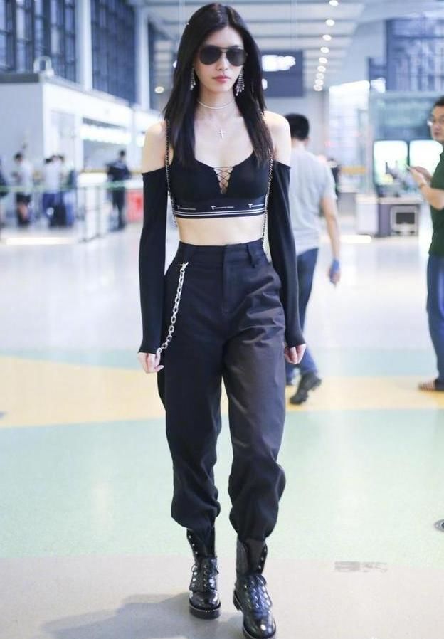 罗志祥女友周扬青38度穿毛衣，看她照片都觉得热